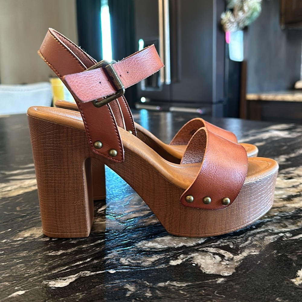 Women’s Limelite Apple Platform Sandal